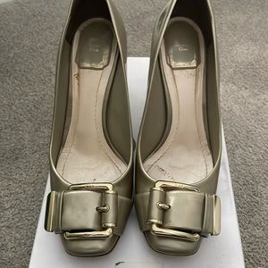 Dior beige/gold buckle pump size 38.5 8.5
